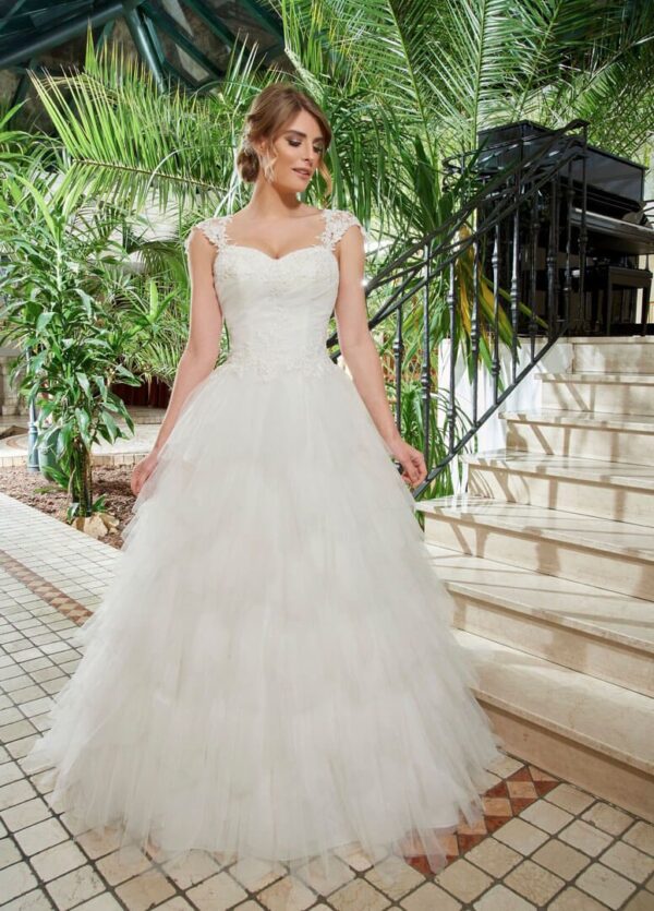 Robe de mariée princesse avec jupe en tulle volumineuse et bretelles ornées de dentelle