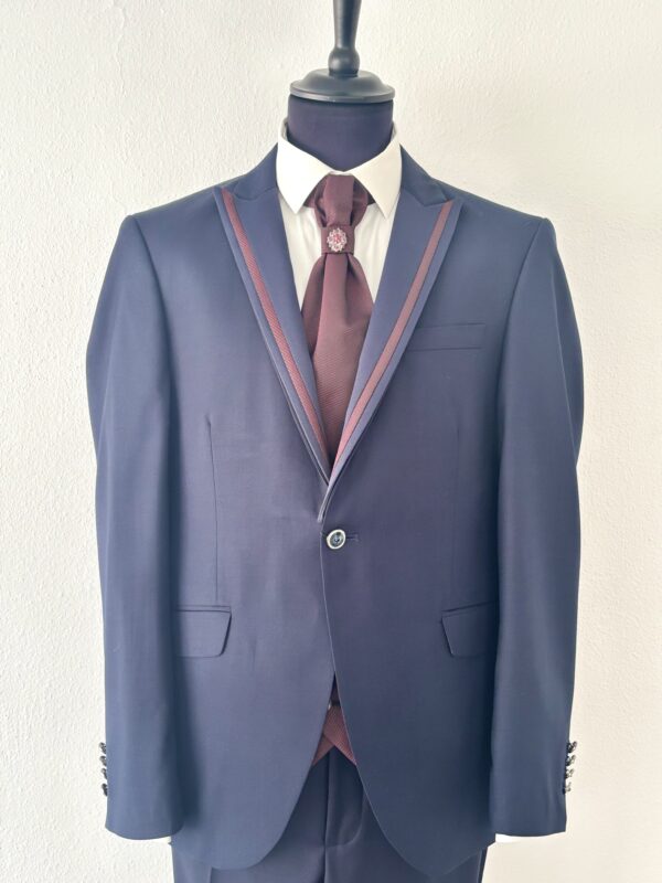 Costume Oslo bleu marine Empire du Marié, élégant et abordable, idéal pour cérémonie ou mariage.
