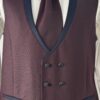 Costume de mariage pas cher pour homme, modèle Oslo bleu marine avec lavallière assortie.