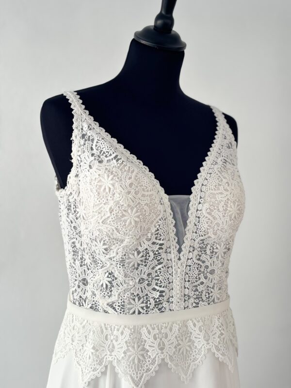 corsage raffiné en dentelle florale – robe de mariée abordable RO626H