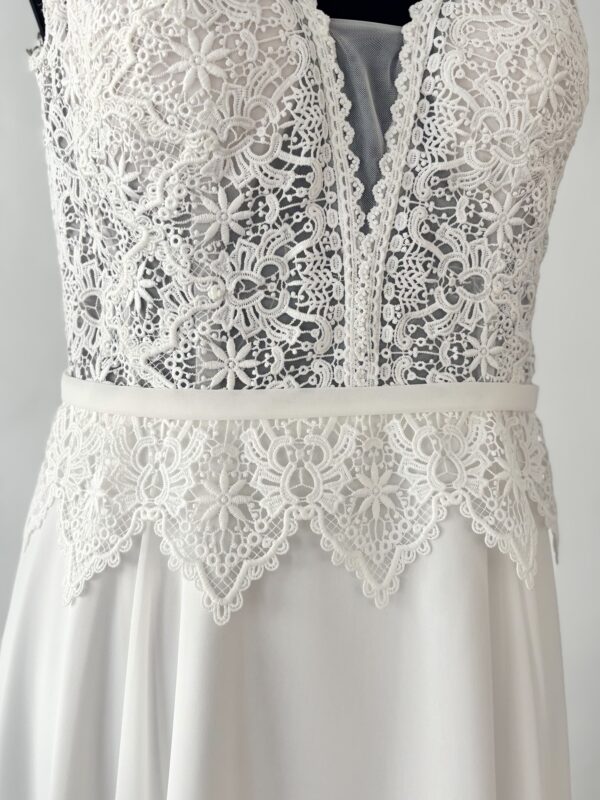 Ceinture fine qui marque la taille avec élégance – robe de mariée petit prix