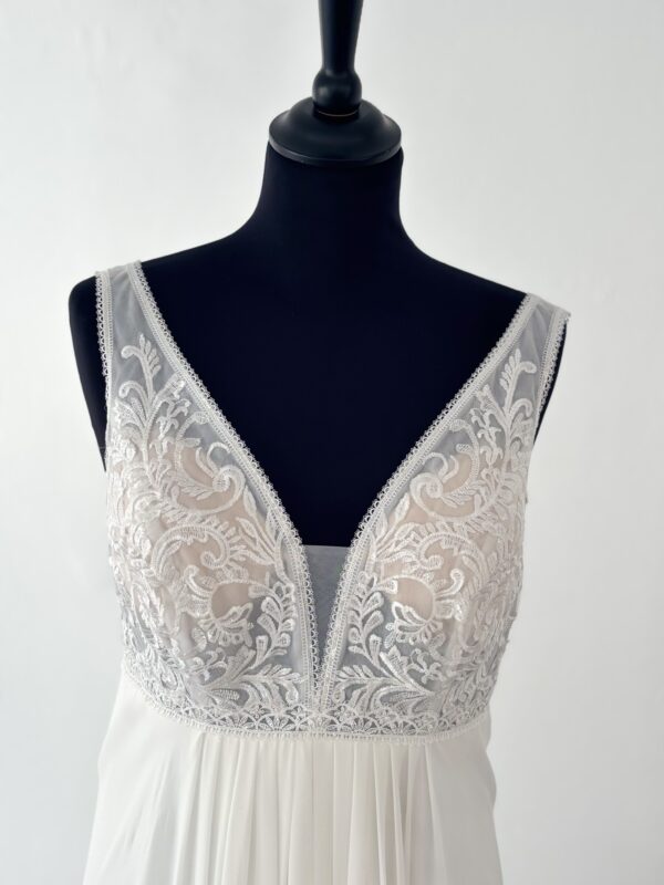 Robe de mariée RO630H Créatif Paris – encolure en V et jupe fluide