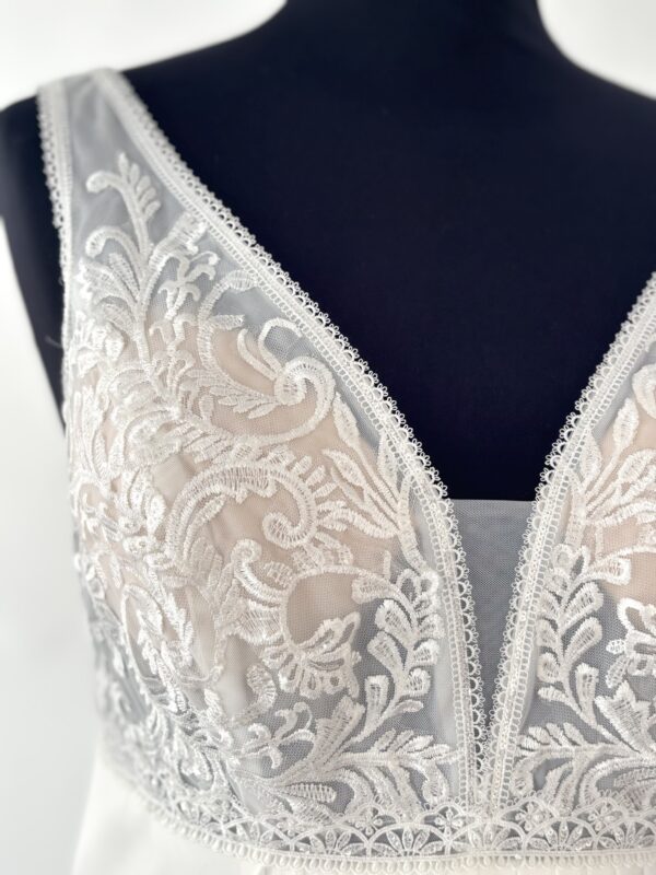 Corsage brodé de fleurs – robe RO630H pas chère et raffinée