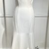 Robe de mariée 44291 – une élégance minimaliste avec décolleté carré et coupe fluide.