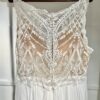 Robe de mariée 23407 – élégance romantique avec dentelle florale et jupe fluide en chiffon.