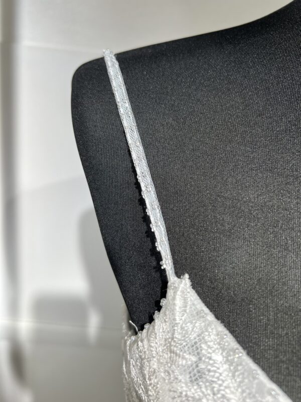 Robe de mariée Tailane – élégance bohème avec dentelle florale, manches bouffantes et jupe fluide en mousseline.