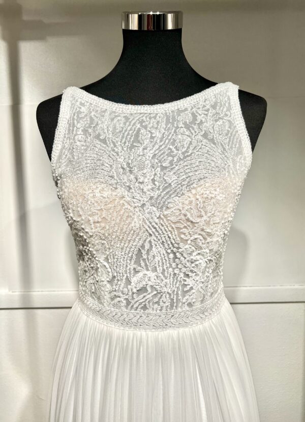 Robe de mariée Imber – style bohème chic avec corsage en dentelle brodée et jupe fluide en mousseline.