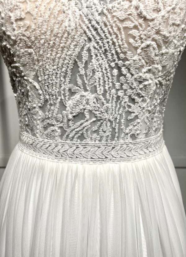 Robe de mariée Imber – style bohème chic avec corsage en dentelle brodée et jupe fluide en mousseline.