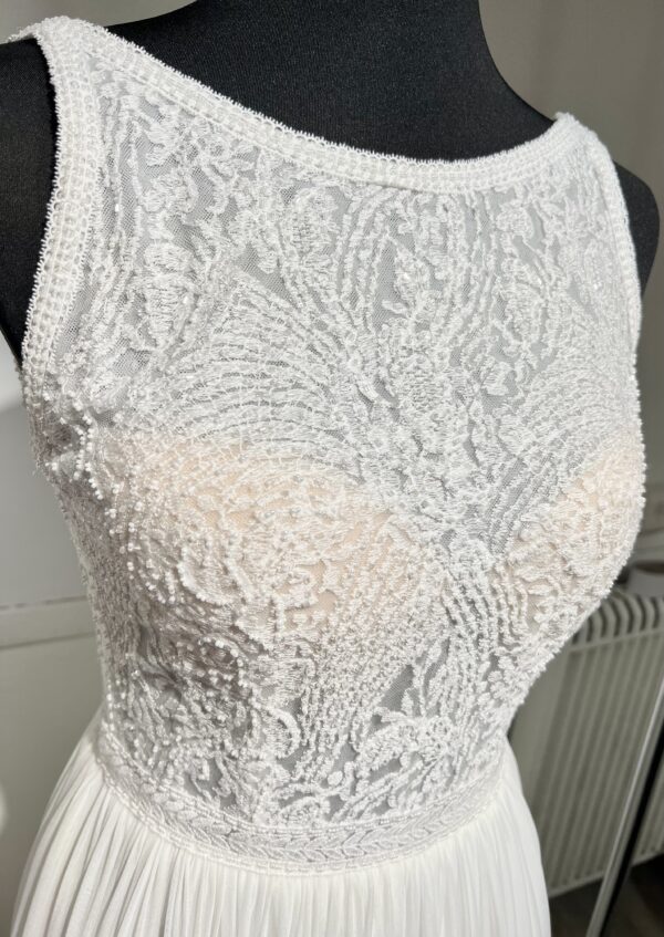 Robe de mariée Imber – style bohème chic avec corsage en dentelle brodée et jupe fluide en mousseline.