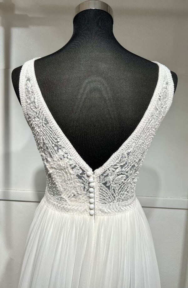 Robe de mariée Imber – style bohème chic avec corsage en dentelle brodée et jupe fluide en mousseline.