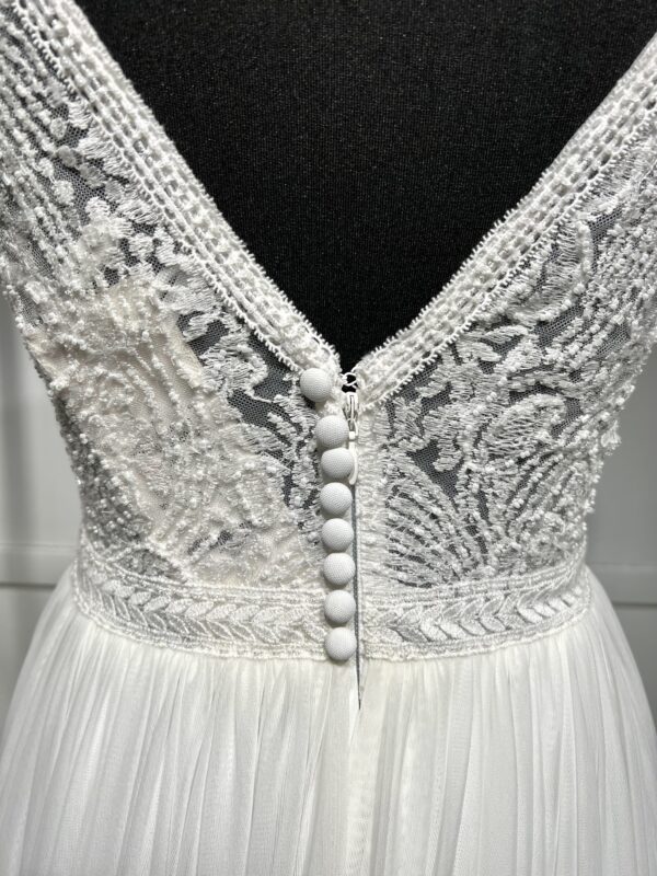 Robe de mariée Imber – style bohème chic avec corsage en dentelle brodée et jupe fluide en mousseline.