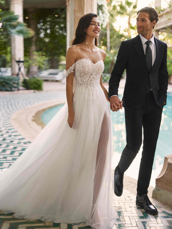 Robe de mariée princesse en tulle Adriana Alier modèle Ariela vue de face complète - Taille 42