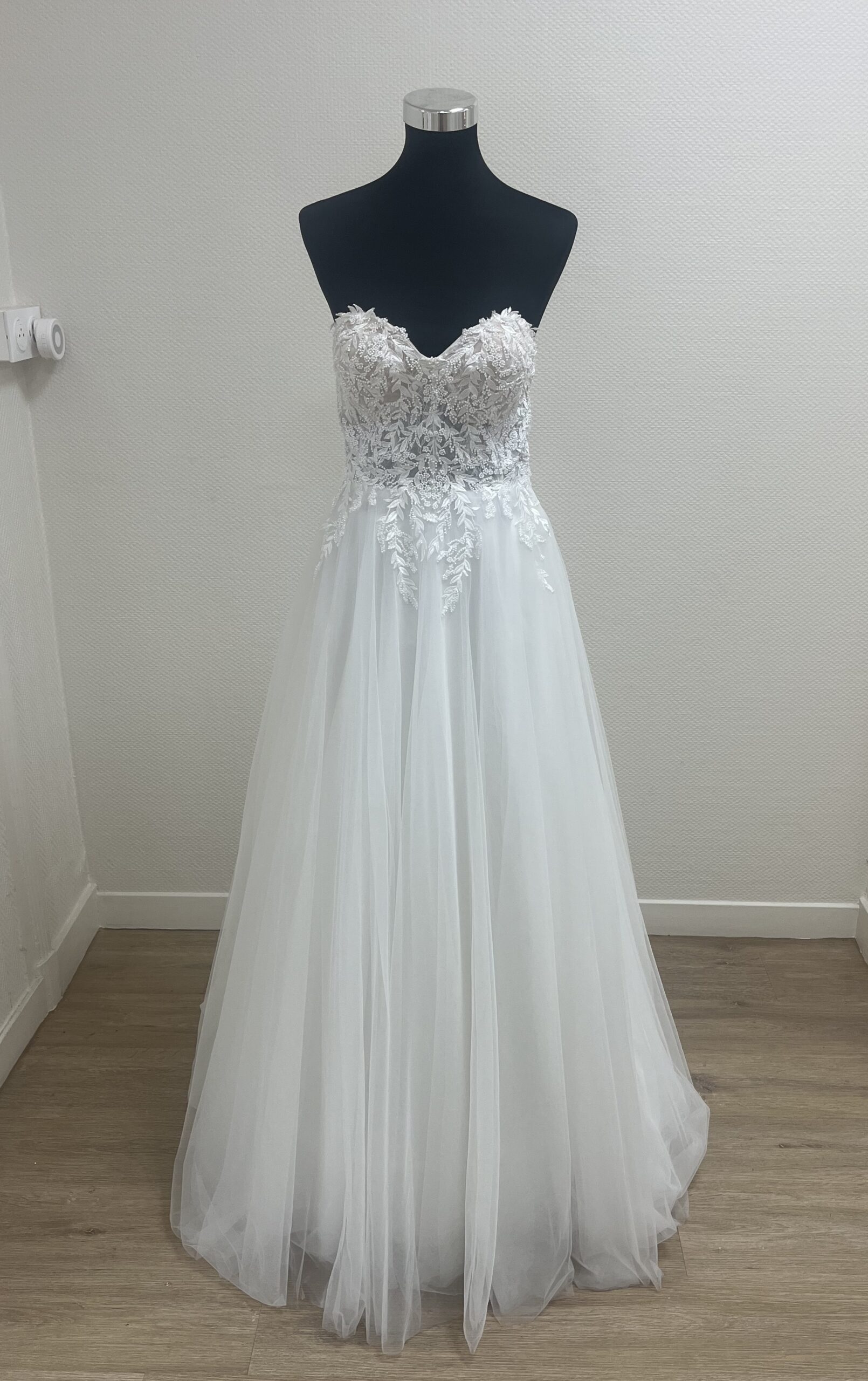 Robe de mariée princesse en tulle Adriana Alier modèle Ariela vue de face - Taille 42