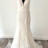 Robe sirène en dentelle florale baroque avec décolleté plongeant et jupe en tulle transparent