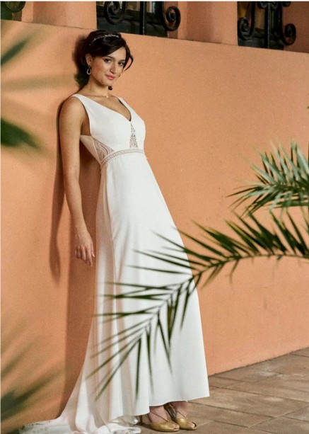 Robe de mariée Angeola Tanger longue, bustier structuré, dentelle transparente et ceinture brodée