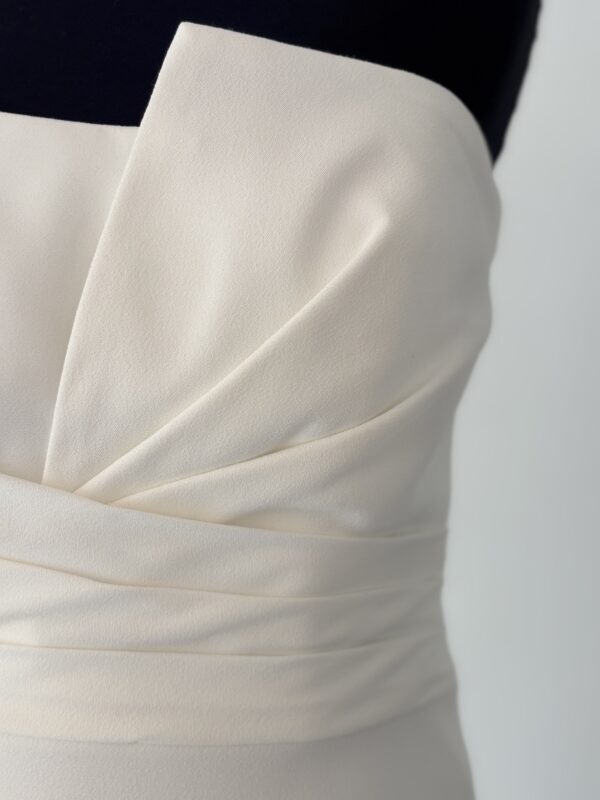Détails bustier asymétrique robe de mariée - Adriana Alier