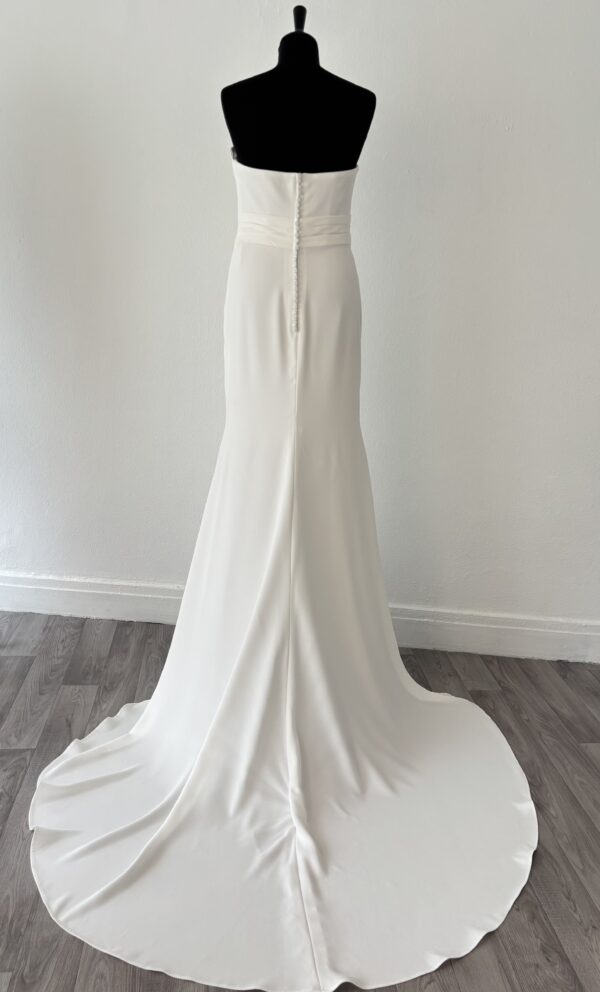 Robe de mariée blanche longue traîne fourreau Africa