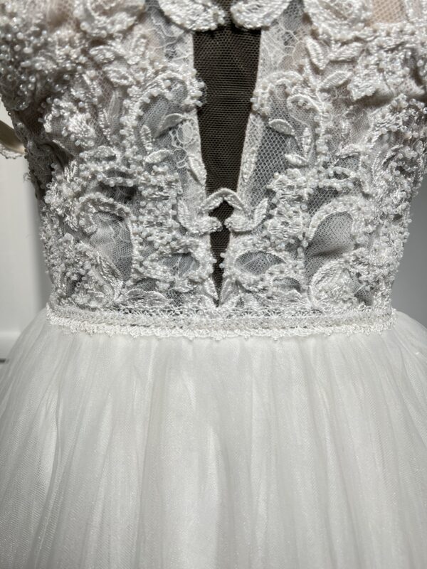 Robe de mariée trapèze Justin Alexander avec bustier cœur, bretelles tombantes, dentelle perlée et fente élégante
