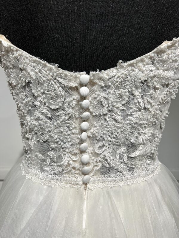 Robe de mariée trapèze Justin Alexander avec bustier cœur, bretelles tombantes, dentelle perlée et fente élégante