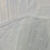 Robe de mariée princesse en dentelle brodée avec bustier structuré et jupe volumineuse fluide