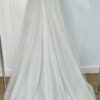 Robe de mariée princesse en dentelle brodée avec bustier structuré et jupe volumineuse fluide