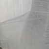 Robe de mariée bustier en tulle blanc, corsage texturé, volants superposés et base légèrement transparente, pour une silhouette aérienne et romantique.