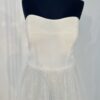 Robe de mariée princesse en dentelle brodée avec bustier structuré et jupe volumineuse fluide