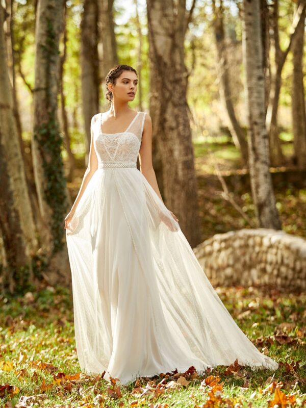 Robe de mariée trapèze en tulle Alma Novia modèle Oceania vue d'ensemble - Taille 40