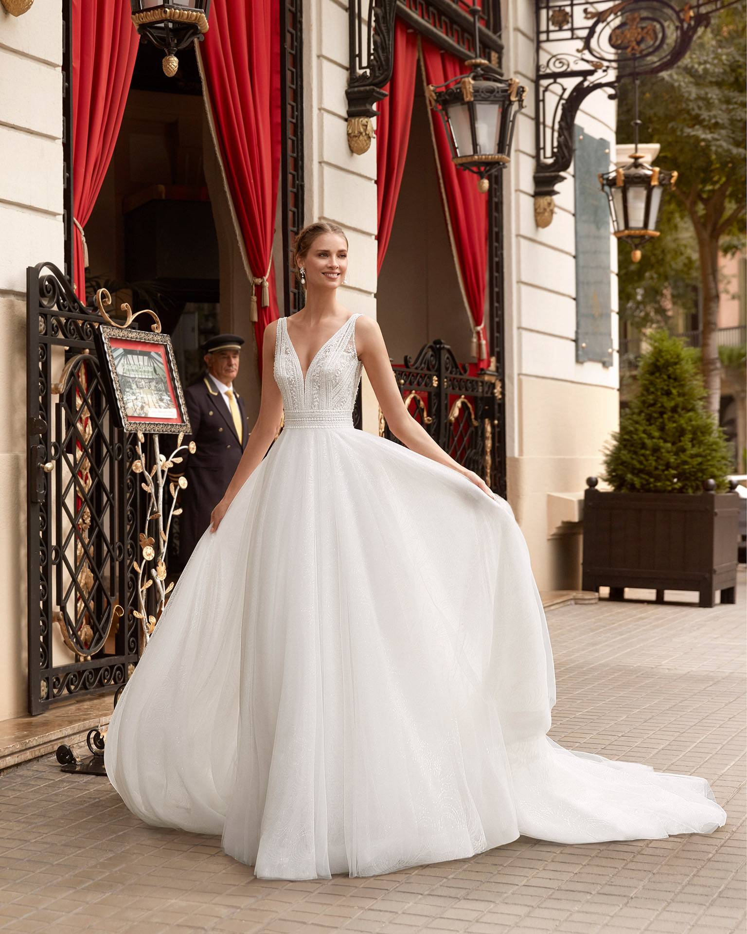 Robe de mariée princesse en tulle Aire Barcelona modèle Irad vue de face complète - Taille 38