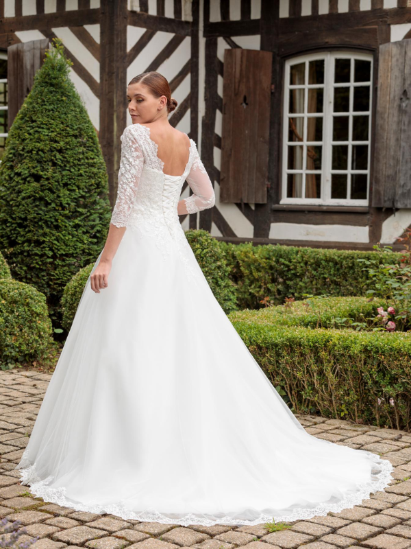 Robe de Mariée 237-15 princesse One and Only – Image 2