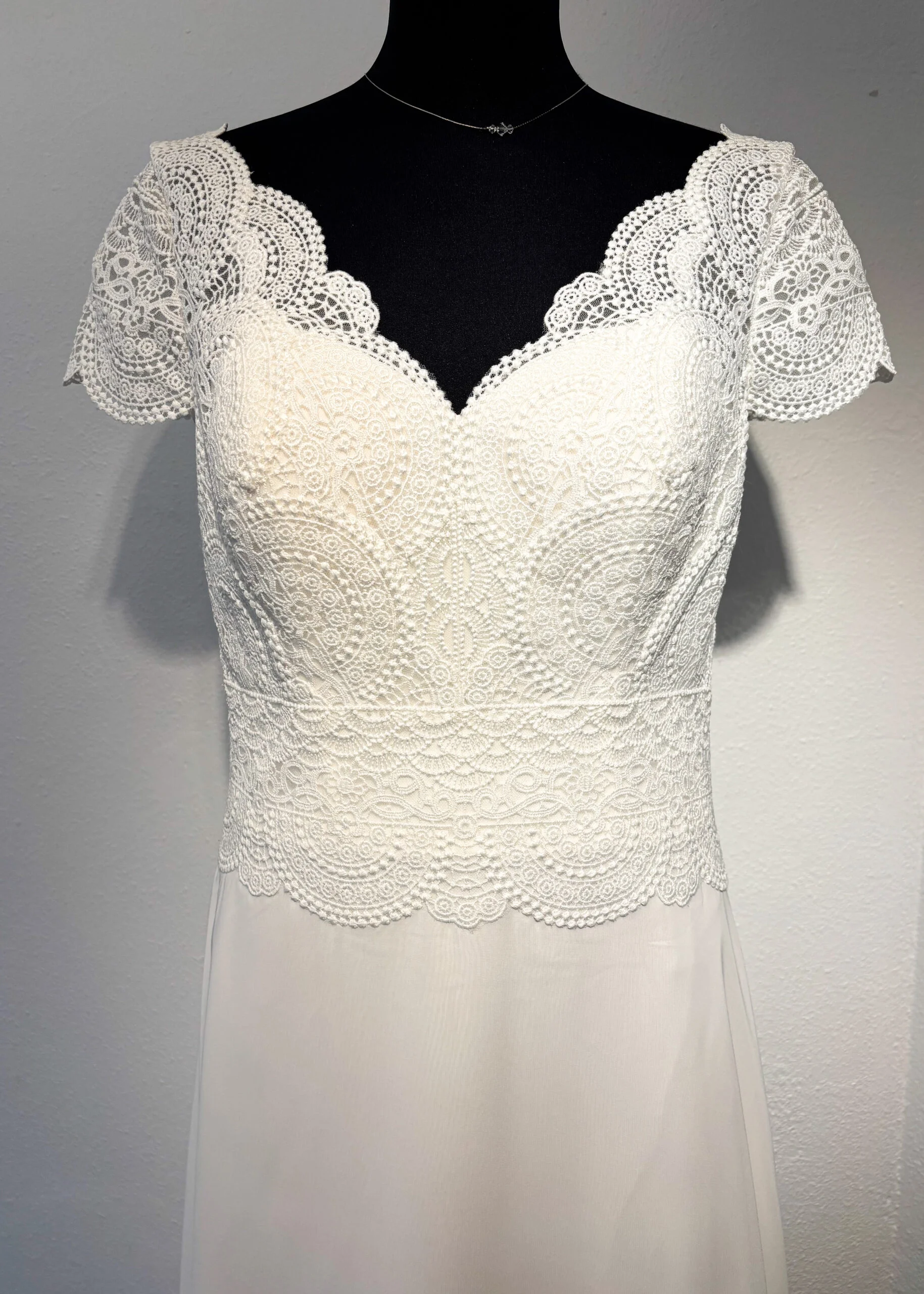 Robe de Mariée BM23-04 Droite Bo'm – Image 4