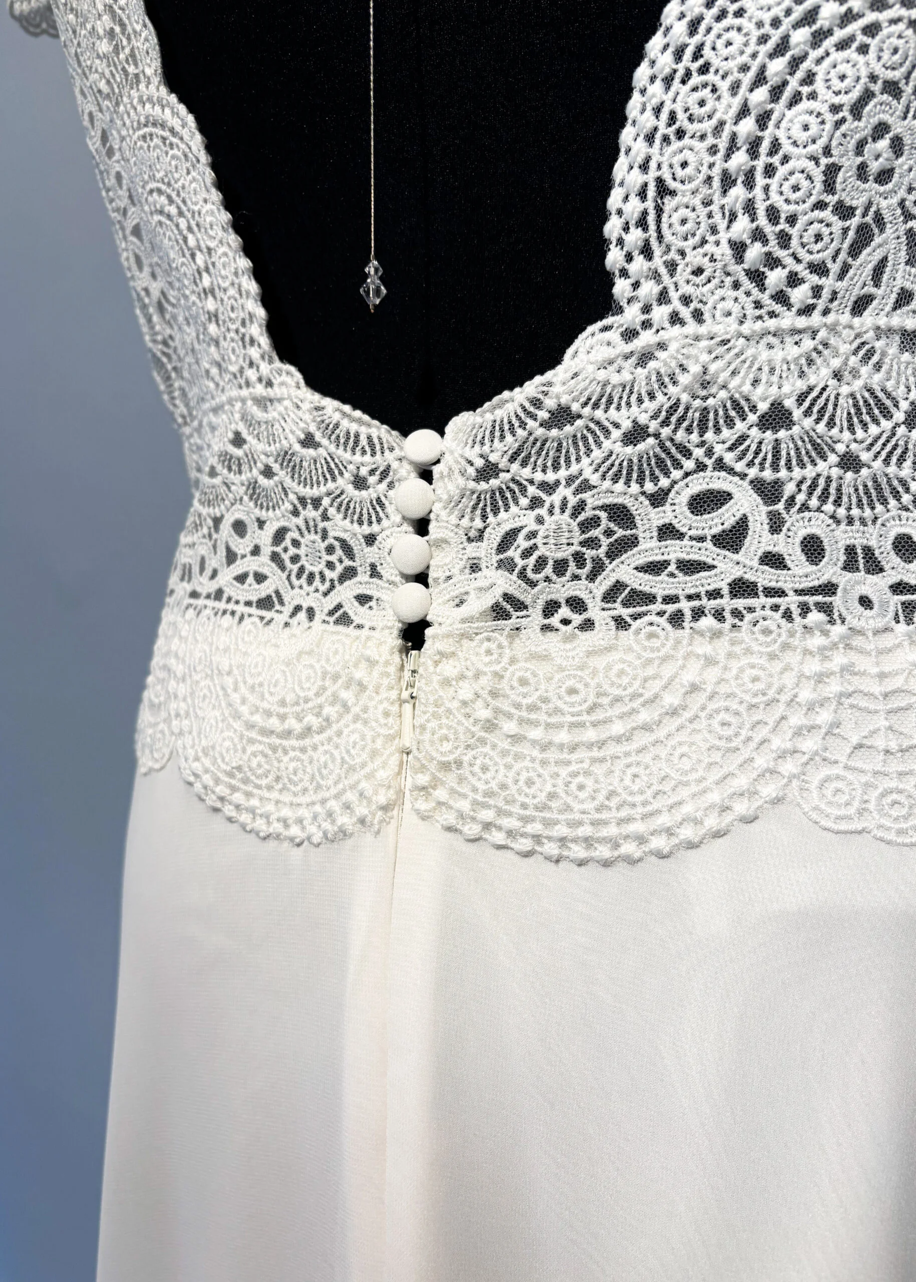 Robe de Mariée BM23-04 Droite Bo'm – Image 11