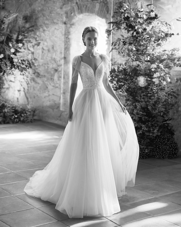 Robe de mariée princesse en tulle Alma Novia Roy vue d'ensemble