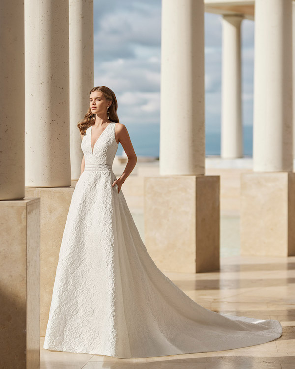Robe de mariée princesse en mikado structuré Rosa Clará Vowel vue d'ensemble