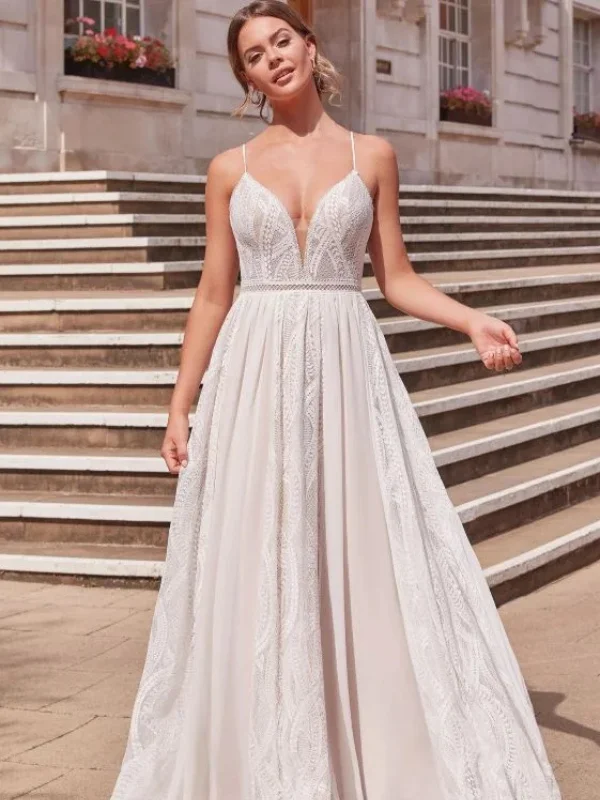 Robe de mariée trapèze Adore 11233 par Justin Alexander en dentelle et mousseline blanche vue de face.