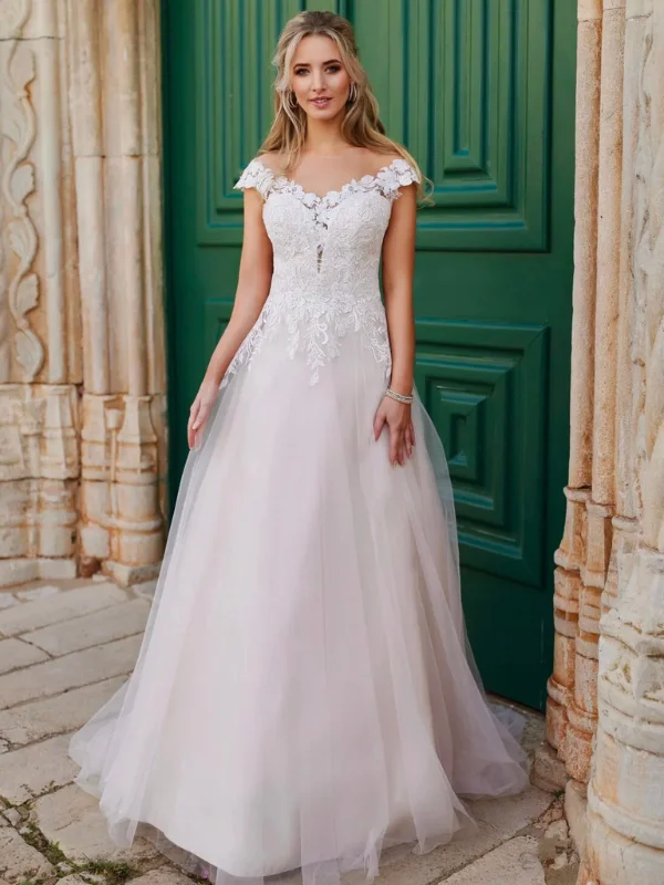 Robe de mariée princesse en tulle Très Chic 23112 vue d'ensemble