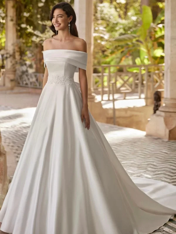 Robe de mariée princesse en mikado Adriana Alier Athina vue d'ensemble