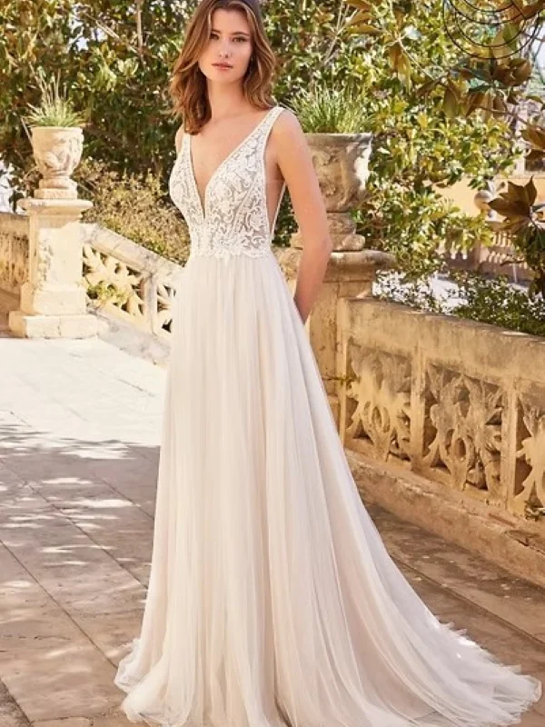 Robe de mariée trapèze Justin Alexander 20013 en tulle ivoire, vue de face, collection Petite Folie.