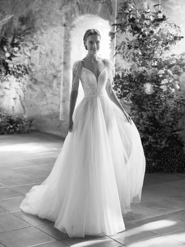Robe de mariée princesse en tulle Alma Novia Roy vue d'ensemble