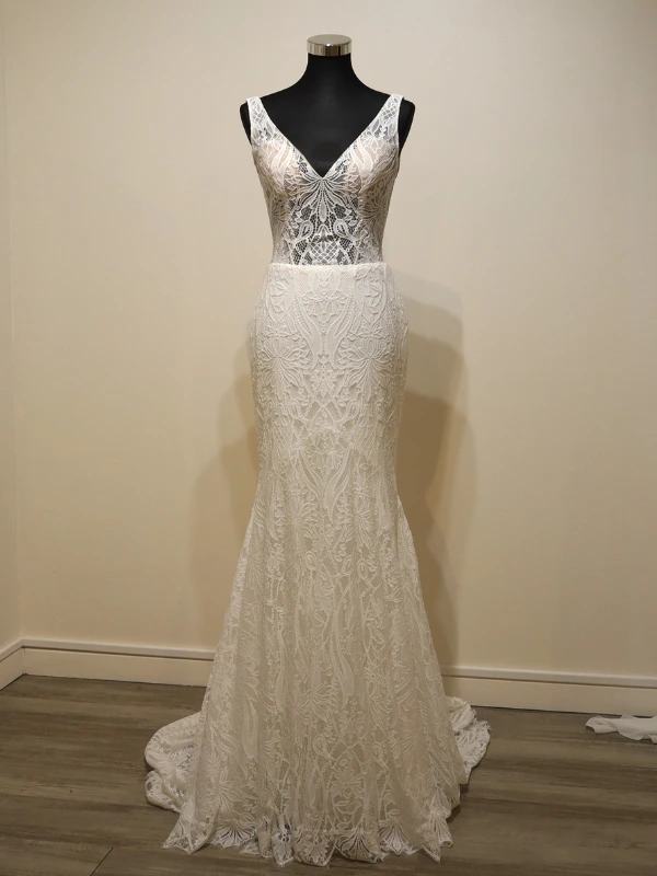 Robe de mariée sirène Justin Alexander modèle 66314 vue de face, style bohème chic en dentelle couleur sable et ivoire