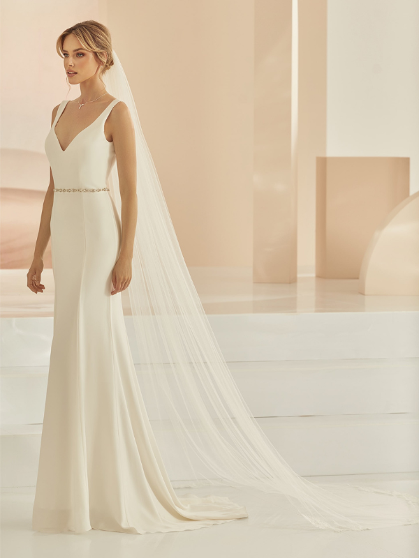 Voile de mariée long une couche avec appliques en dentelle et paillettes couleur ivoire modèle S414 par Bianco Evento